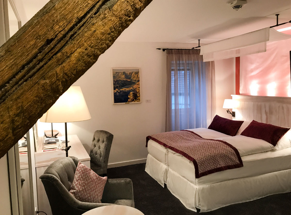 hotel-amtshaus-ailringen-uebernachtung-doppelzimmer-doppelbett-galerie-02